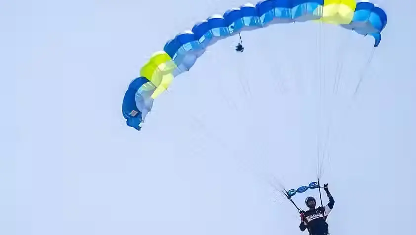WHA Polaris precision main canopy on a controlled approach